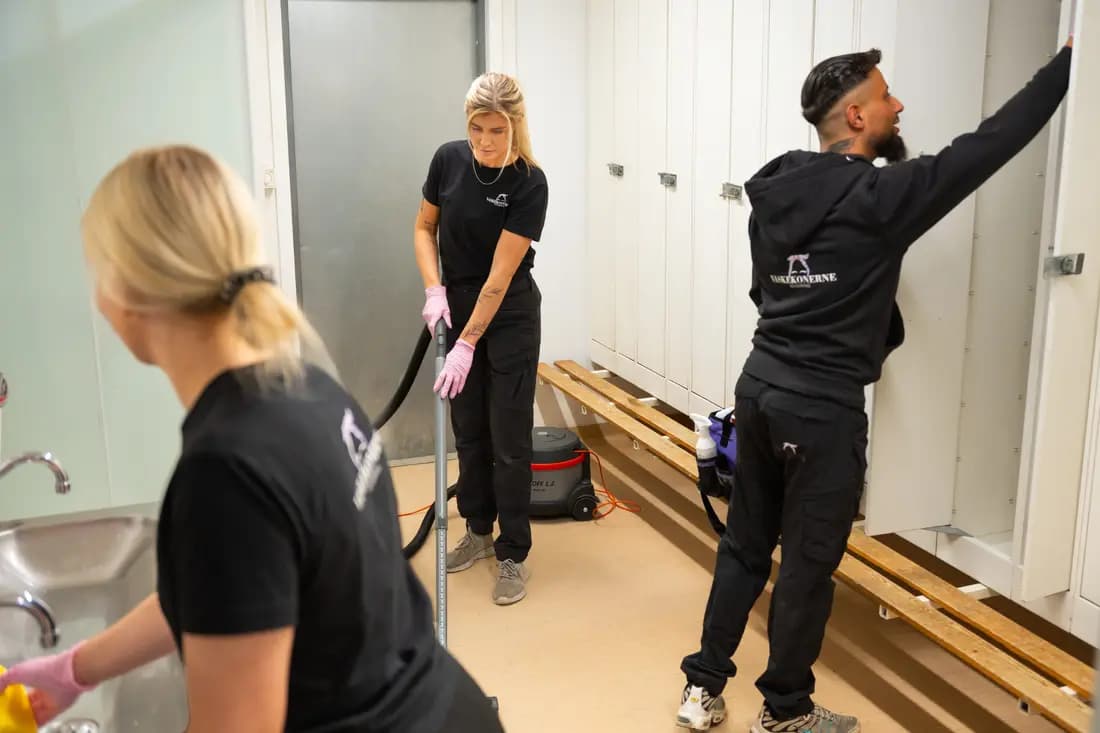 Et hold fra Vaskekonerne på opgave